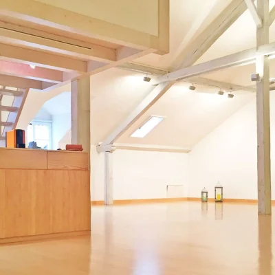Salle de yoga Arte-Space Vaumarcus Neuchâtel salle de yoga à l'arte-space au château de Vaumarcus